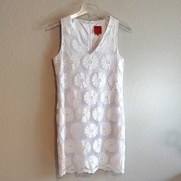 Tracy Negoshian Embroidered Floral White Sheer Chiffon Shift Pencil Dress XS - Picture 2 of 13